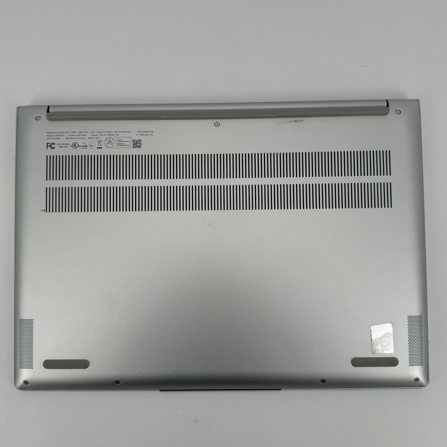 Lenovo Slim 7 14" Touch Screen Laptop Core i7-1260P 2.10 16GB RAM 512GB SSD
