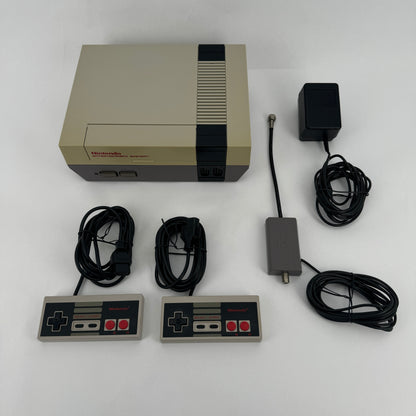 Nintendo Entertainment System NES Video Game Console Complete NES-001 Gray